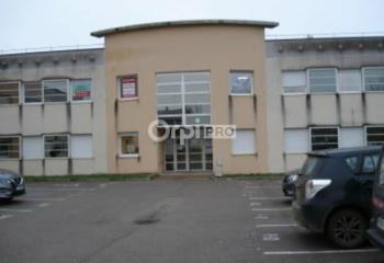 Surface de bureaux à la location en zone tertiaire à