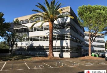Location bureaux - Proche échangeur autoroutier A9 et bus  à Nîmes - 30000