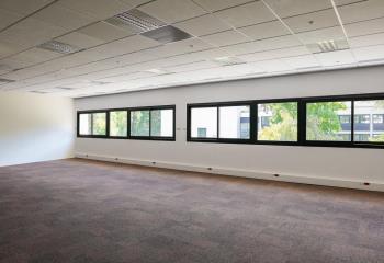 Location bureaux - Proche RER B et Domaine de Saint-Paul  à Orsay - 91400
