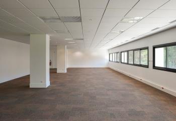 Location bureaux - Proche RER B et Domaine de Saint-Paul  à Orsay - 91400