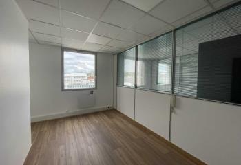 Location bureaux - Proche métro, RER, bus et autoroute  à Pantin - 93500