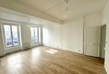 Location de bureaux à, proche métro Strasbourg-Saint-Denis et gare de l'Est  à Paris 10 - 75010