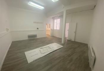 Bureaux à louer, proche métro Gare de l'Est, au RDC sur cour  à Paris 10 - 75010
