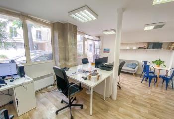 Location bureau, cour pavée et arborée, proche transports  à Paris 10 - 75010