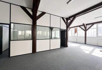 Location bureaux, proche métro République, immeuble atypique  à Paris 10 - 75010