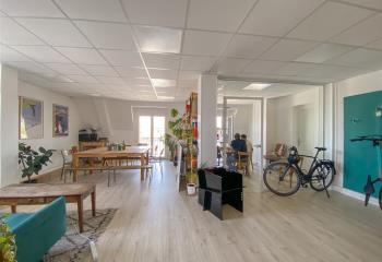 Location de bureaux à, proche métro République, immeuble ancien  à Paris 11 - 75011