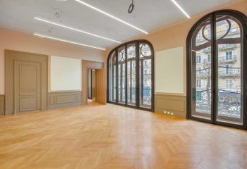 Bureau à louer dans - Avec jardin privatif  à Paris 17 - 75017