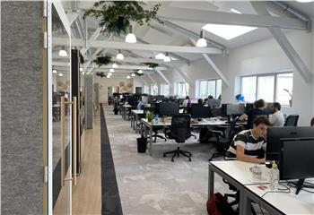 Location bureaux - Proche métro ligne 4, Tram T3b et porte de Clignancourt  à Paris 18 - 75018