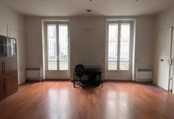 Location bureau, Place de la République, immeuble pierre de taille  à Paris 3 - 75003