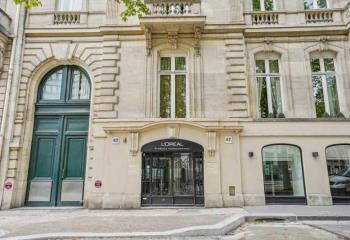 Location de bureaux à, proche de la place de l''Étoile, métro et RER  à Paris 8 - 75008