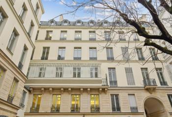 Location bureaux - Proche Métro Miromesnil, RER Charles de Gaulle, Bus et Train  à Paris 8 - 75008
