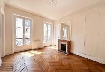 Location de bureau à, proche métro Liège, dans un immeuble haussmannien  à Paris 8 - 75008