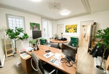 Bureaux à louer, proche Saint-Lazare, accès rue et cour  à Paris 8 - 75008