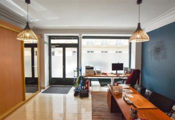 Bureaux à louer, proche métro Pigalle, dans un immeuble pierre de taille  à Paris 9 - 75009
