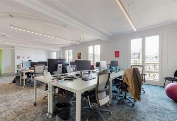 Location bureaux, Notre-Dame de Lorette, proche métro, immeuble pierre de taille