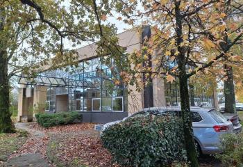 Location bureaux - Proche A63 et Tram Ligne B  à Pessac - 33600