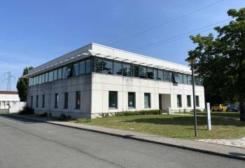 Location de bureaux en zone tertiaire proche transports à  à Pessac - 33600