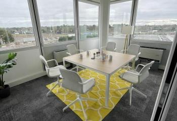 Location bureaux - Proche rocade, bus, tram et aéroport  à Pessac - 33600