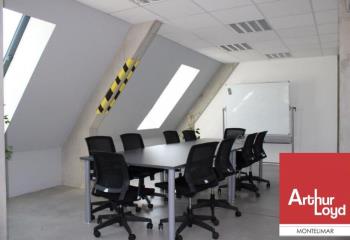 Location bureaux - Proche axe passant, 26 places de parking  à Pierrelatte - 26700