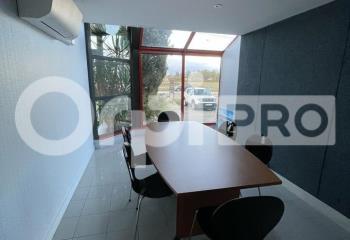 Bureaux à louer - axe de passage voitures importants