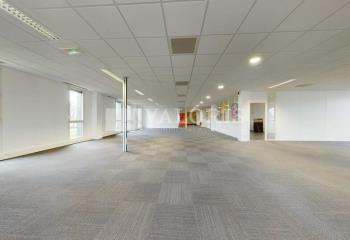 Location bureaux - ZAC Satolas Green, 21 places de parking  à Pusignan - 69330