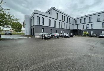 Location bureaux - Proche bus ligne 47  à Pusignan - 69330