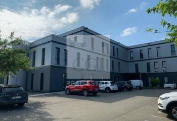 Location bureaux - Proche A432 et Aéroport St Exupéry  à Pusignan - 69330