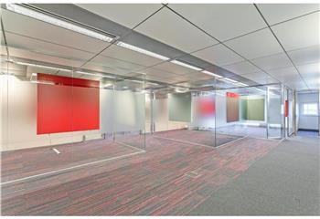 Location bureaux - Proche RER et Métro, La Défense  à Puteaux - 92800