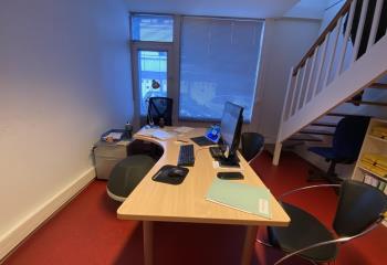 Location bureaux - Quartier Bourg L'évêque, proche bus et Transilien