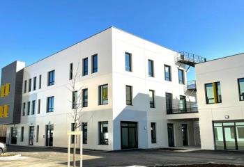 Location bureaux - Proche bus et gare SNCF  à Rillieux-la-Pape - 69140