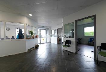Location bureaux - Proche D1, D144, bus et gare  à Rillieux-la-Pape - 69140