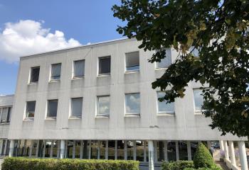 Location bureaux centre-ville - Proximité écoles et bus  à Roanne - 42300