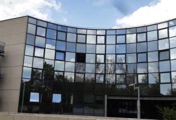 Location bureaux, proche RER et autoroutes A1 et A3
