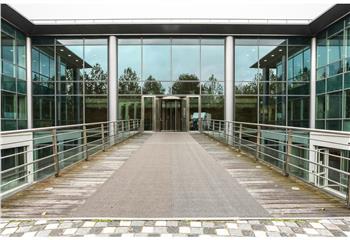 Location bureaux - Proche autoroute et RER B  à Roissy-en-France - 95700