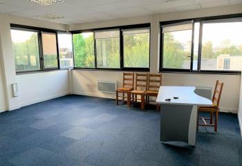 Location bureau - Proche autoroute A10  à Saint-Avertin - 37550