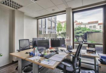Location bureaux, proche A13, avec conciergerie et salle de sport  à Saint-Cloud - 92210