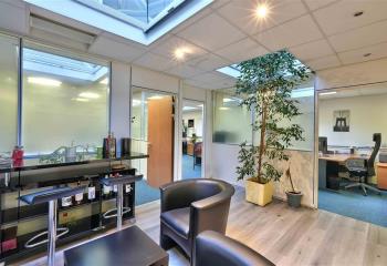 Location bureaux, proche commerces et restauration  à Saint-Cloud - 92210