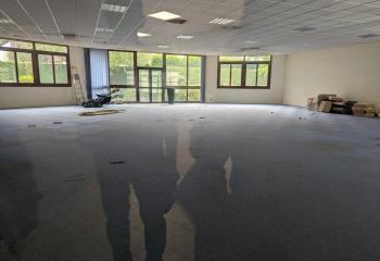 Location bureaux - Proche de nombreux parkings  à Saint-Étienne-du-Rouvray - 76800