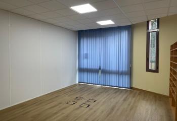 Location bureaux - Proche autoroutes et transports en commun  à Saint-Étienne-du-Rouvray - 76800