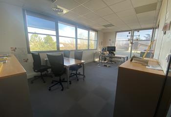 Location bureaux - Proche bus et centre commercial