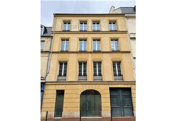 Ensemble de bureaux à louer proche RER A -