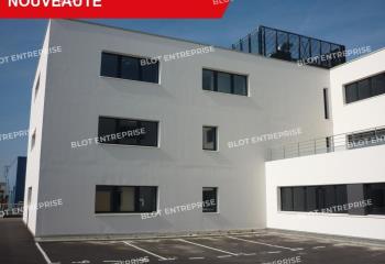 Location bureaux - Proche ligne de bus et accès 4 voies