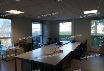Location bureaux - Proche Rennes, métro et accès 4 voies  à Saint-Jacques-de-la-Lande - 35136