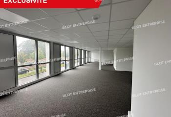 Location bureaux - Proximité rocade sud-ouest  à Saint-Jacques-de-la-Lande - 35136