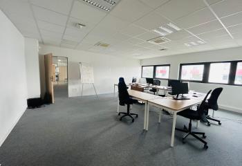 Location bureaux - Proche bus, SNCF et périphérique  à Saint-Nazaire - 44600