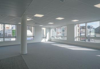 Location bureaux - Proche Périphérique et Métro  à Saint-Ouen - 93400