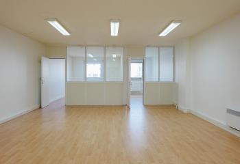 Location bureau - Proche Périphérique, RER D et Métro ligne 13  à Saint-Ouen - 93400