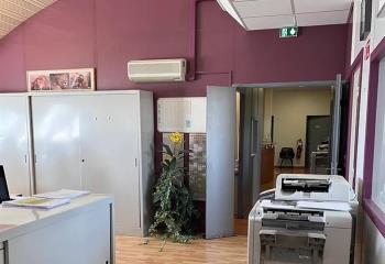 Bureaux à louer, proche métro Mairie de  à Saint-Ouen - 93400
