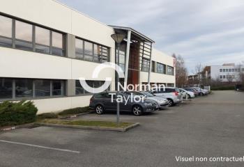 Location bureaux - Parc technologique, proche bus, tramway et autoroute  à Saint-Priest - 69800