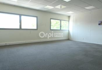 Location bureaux - Proche A43, bus, métro et tram